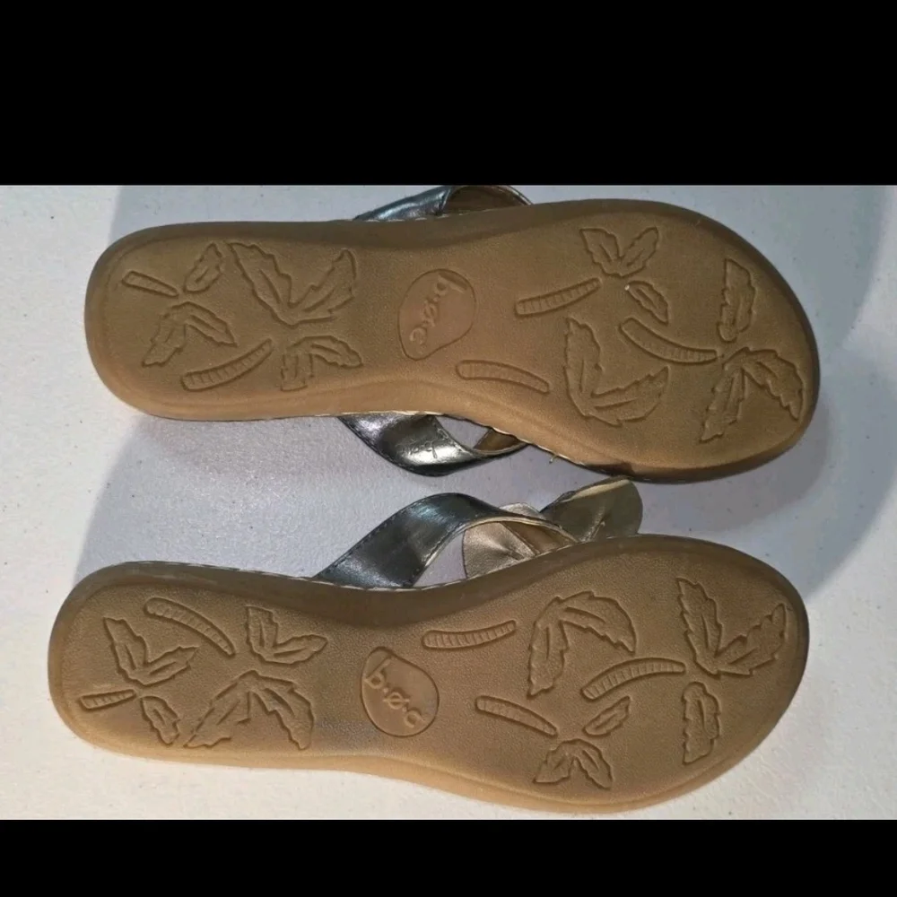 b.o.c. Silver Leather Flower Thong Sandals